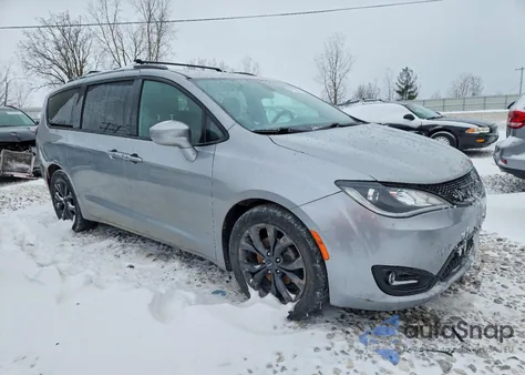 2018 Chrysler Pacifica Touring Plus z USA, uszkodzony, nr VIN 2C4RC1FG0JR350180